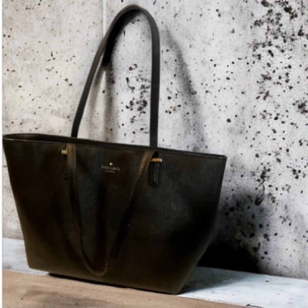 Kate Spade New York Cedar Street Harmony Tote Black Saffiano Leather